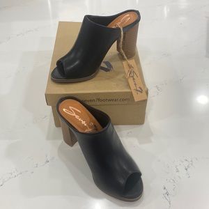 Women black mule slide. NWT and original box. Seven7